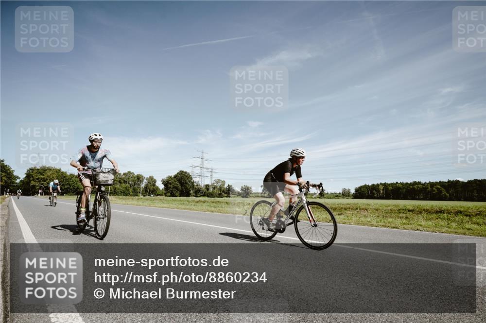 07.09.2025 - 19. Norderstedt Triathlon Michael Burmester http://msf.ph/oto/8860234 07.09.2025 12:52:55 Radfahren 1235, 1261, 1269 meine-sportfotos.de