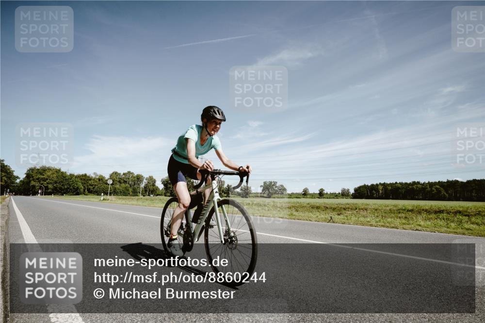 07.09.2025 - 19. Norderstedt Triathlon Michael Burmester http://msf.ph/oto/8860244 07.09.2025 12:53:01 Radfahren 194 meine-sportfotos.de