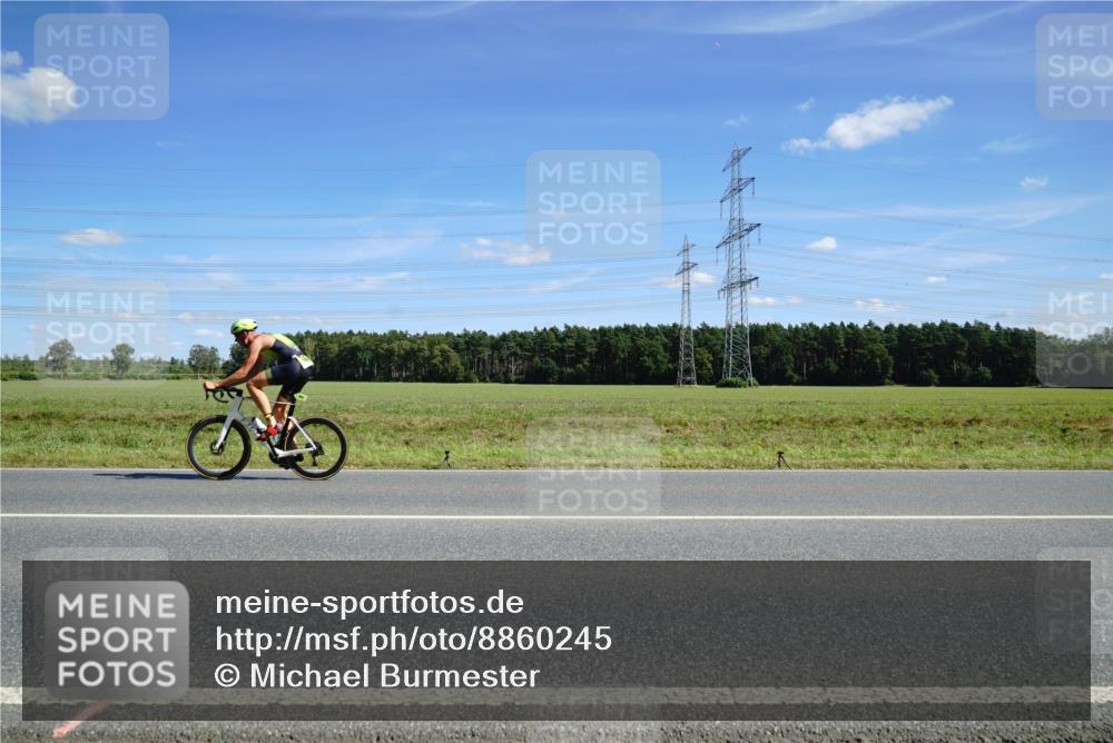 07.09.2025 - 19. Norderstedt Triathlon Michael Burmester http://msf.ph/oto/8860245 07.09.2025 13:48:46 Radfahren 1003, 1007, 1438 meine-sportfotos.de
