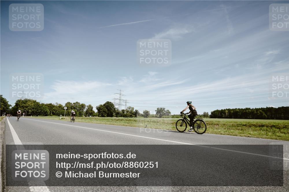 07.09.2025 - 19. Norderstedt Triathlon Michael Burmester http://msf.ph/oto/8860251 07.09.2025 12:53:12 Radfahren 698 meine-sportfotos.de