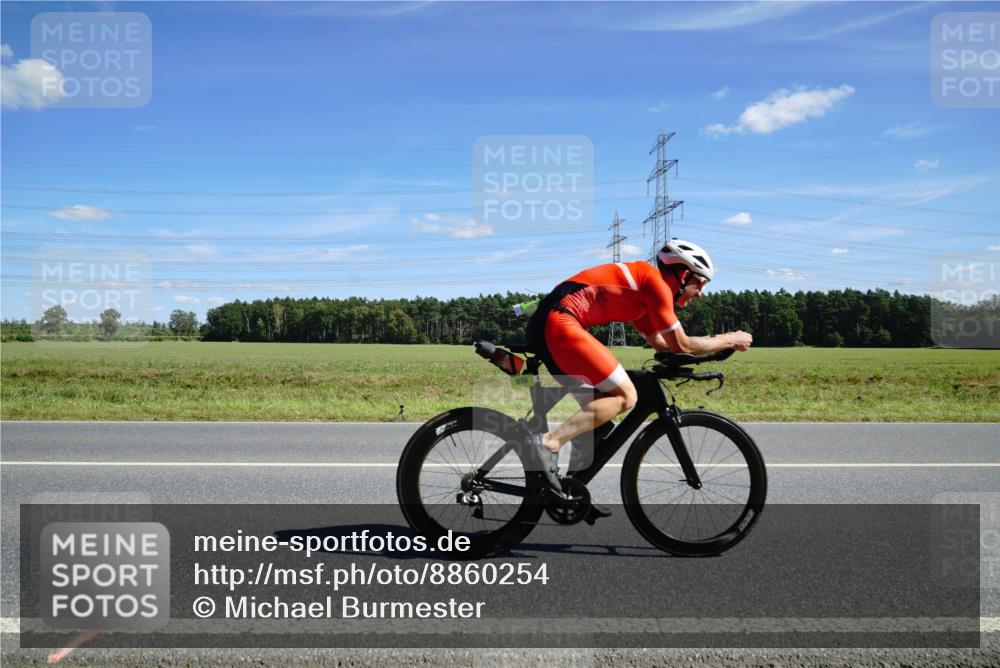 07.09.2025 - 19. Norderstedt Triathlon Michael Burmester http://msf.ph/oto/8860254 07.09.2025 13:48:51 Radfahren 976 meine-sportfotos.de