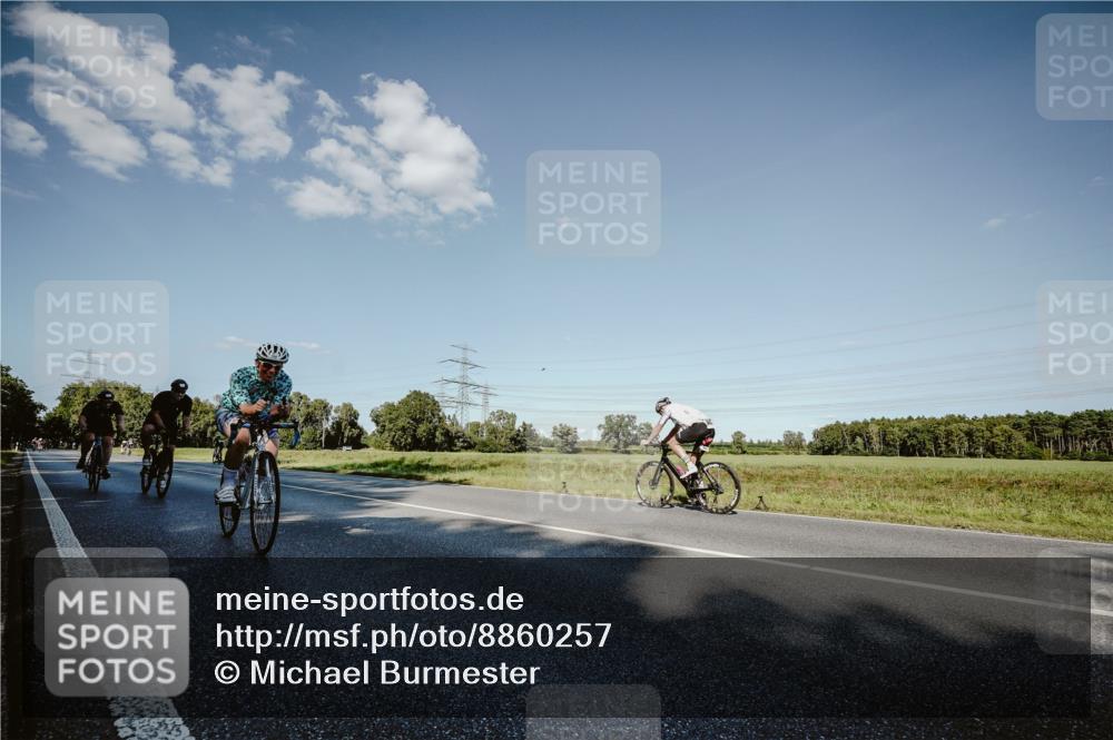 07.09.2025 - 19. Norderstedt Triathlon Michael Burmester http://msf.ph/oto/8860257 07.09.2025 15:51:47 Radfahren 1077, 1413, 1432, 1595 meine-sportfotos.de