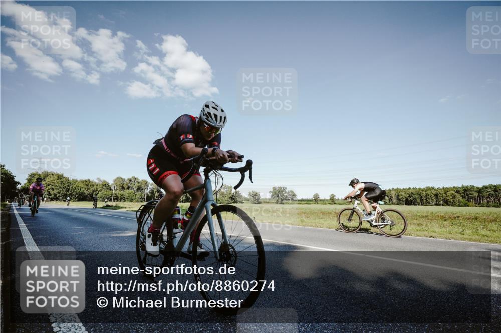 07.09.2025 - 19. Norderstedt Triathlon Michael Burmester http://msf.ph/oto/8860274 07.09.2025 15:51:55 Radfahren 408, 1074, 1075 meine-sportfotos.de