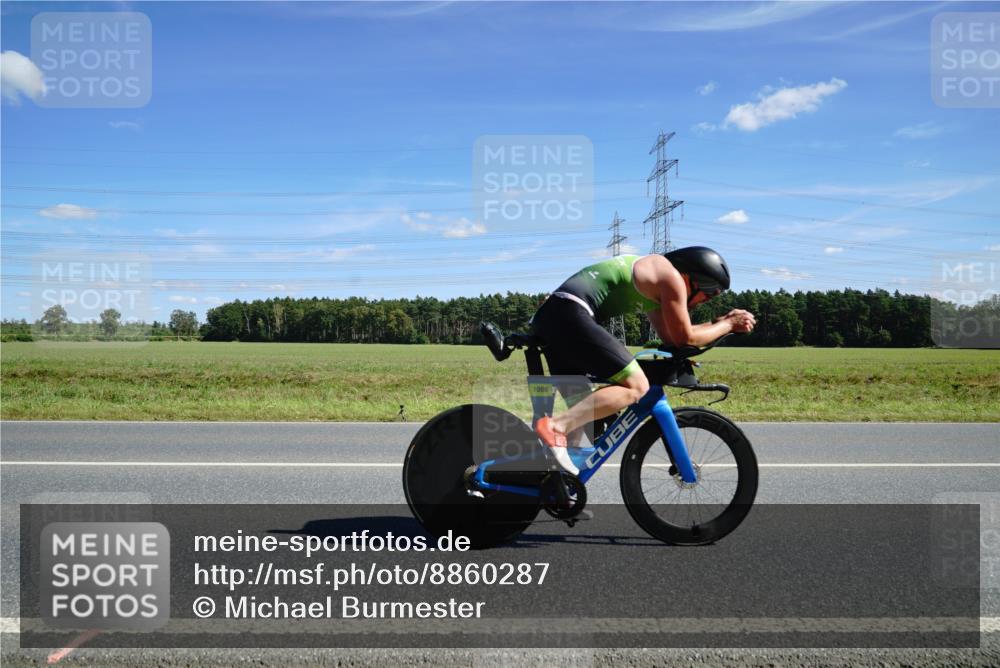 07.09.2025 - 19. Norderstedt Triathlon Michael Burmester http://msf.ph/oto/8860287 07.09.2025 13:49:11 Radfahren 1006 meine-sportfotos.de