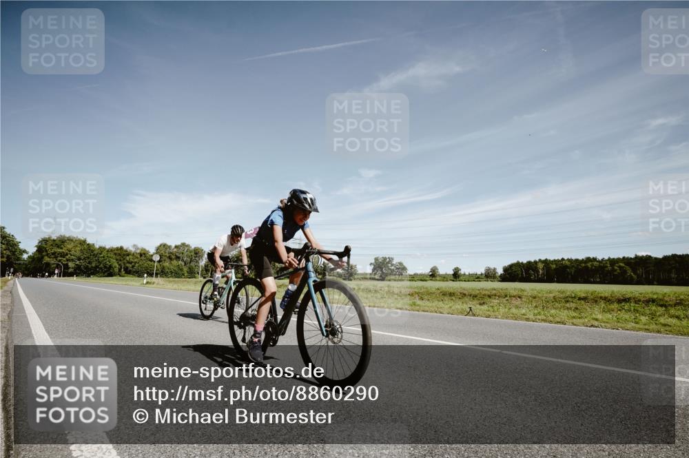 07.09.2025 - 19. Norderstedt Triathlon Michael Burmester http://msf.ph/oto/8860290 07.09.2025 12:53:41 Radfahren 333, 1230 meine-sportfotos.de