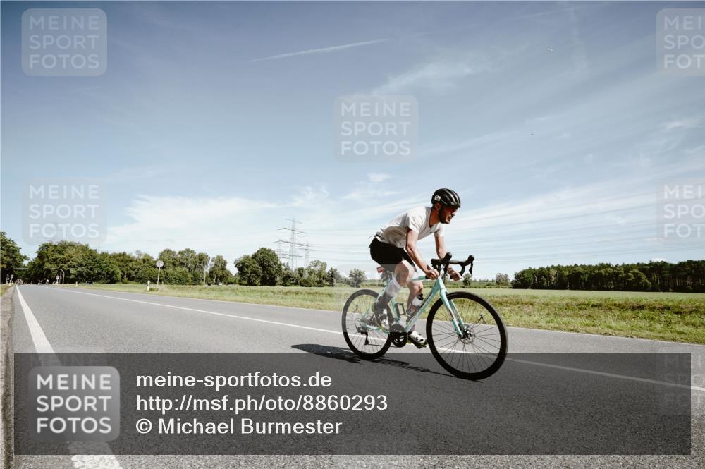 07.09.2025 - 19. Norderstedt Triathlon Michael Burmester http://msf.ph/oto/8860293 07.09.2025 12:53:41 Radfahren 333, 1230 meine-sportfotos.de