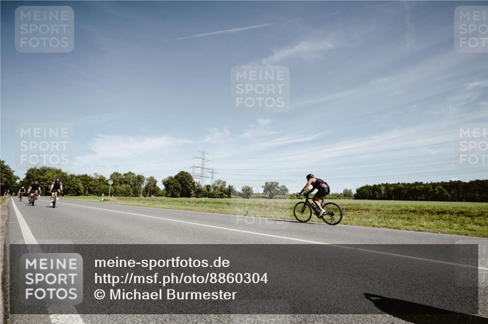 07.09.2025 - 19. Norderstedt Triathlon Michael Burmester http://msf.ph/oto/8860304 07.09.2025 12:54:00 Radfahren 214, 264, 270, 349 meine-sportfotos.de