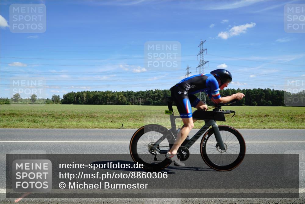 07.09.2025 - 19. Norderstedt Triathlon Michael Burmester http://msf.ph/oto/8860306 07.09.2025 13:49:29 Radfahren 1038 meine-sportfotos.de