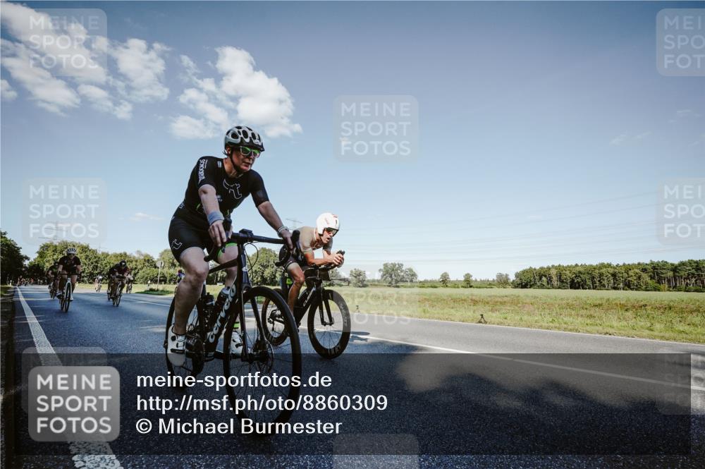 07.09.2025 - 19. Norderstedt Triathlon Michael Burmester http://msf.ph/oto/8860309 07.09.2025 15:52:06 Radfahren 454, 494, 512, 887, 1052, 1103, 1591 meine-sportfotos.de