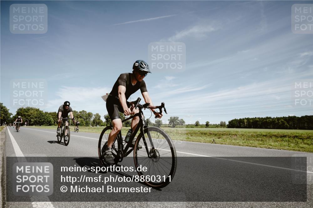 07.09.2025 - 19. Norderstedt Triathlon Michael Burmester http://msf.ph/oto/8860311 07.09.2025 12:54:02 Radfahren 214, 264, 270, 349, 350 meine-sportfotos.de