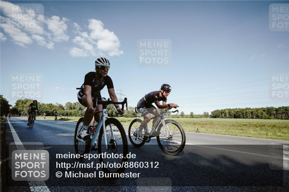 07.09.2025 - 19. Norderstedt Triathlon Michael Burmester http://msf.ph/oto/8860312 07.09.2025 15:52:07 Radfahren 454, 494, 512, 887, 1052, 1103, 1591 meine-sportfotos.de