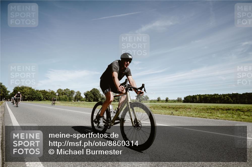 07.09.2025 - 19. Norderstedt Triathlon Michael Burmester http://msf.ph/oto/8860314 07.09.2025 12:54:03 Radfahren 214, 264, 270, 321, 349, 350 meine-sportfotos.de
