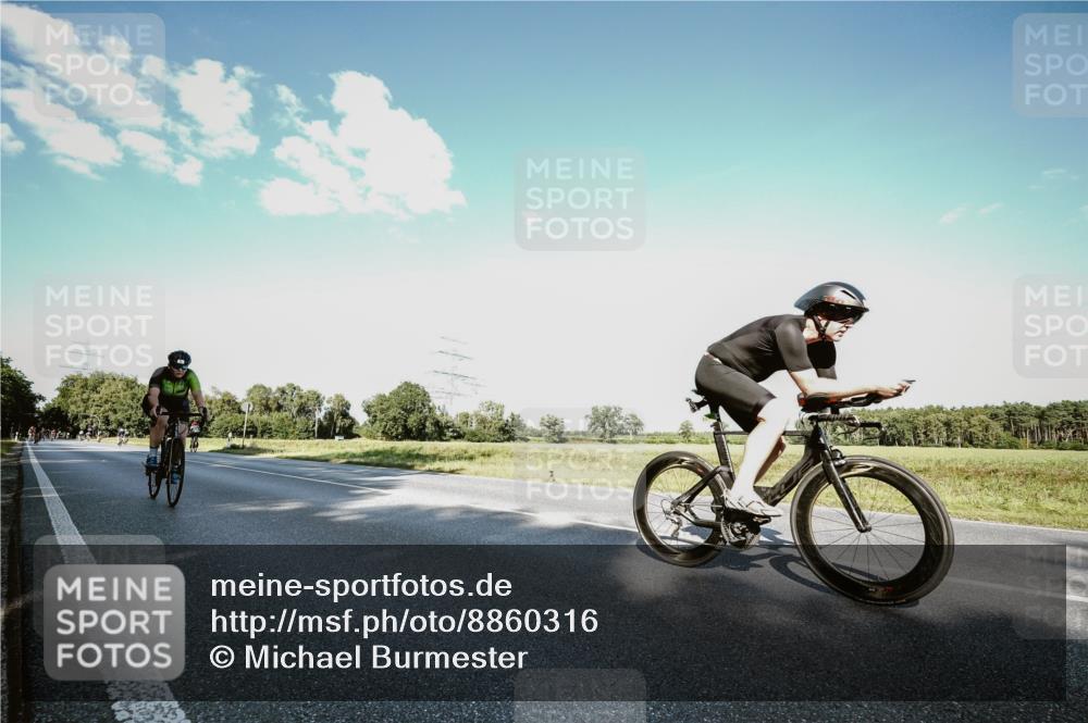 07.09.2025 - 19. Norderstedt Triathlon Michael Burmester http://msf.ph/oto/8860316 07.09.2025 15:52:07 Radfahren 454, 494, 512, 887, 1052, 1103, 1591 meine-sportfotos.de