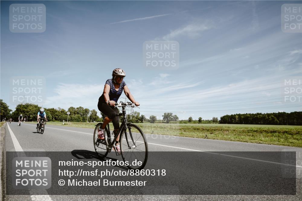 07.09.2025 - 19. Norderstedt Triathlon Michael Burmester http://msf.ph/oto/8860318 07.09.2025 12:54:05 Radfahren 214, 321, 334, 349, 350 meine-sportfotos.de