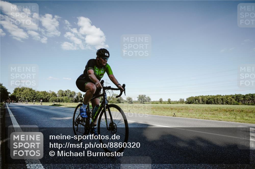 07.09.2025 - 19. Norderstedt Triathlon Michael Burmester http://msf.ph/oto/8860320 07.09.2025 15:52:08 Radfahren 454, 494, 512, 887, 1052, 1103, 1591 meine-sportfotos.de