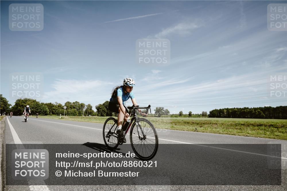 07.09.2025 - 19. Norderstedt Triathlon Michael Burmester http://msf.ph/oto/8860321 07.09.2025 12:54:07 Radfahren 321, 334, 350 meine-sportfotos.de