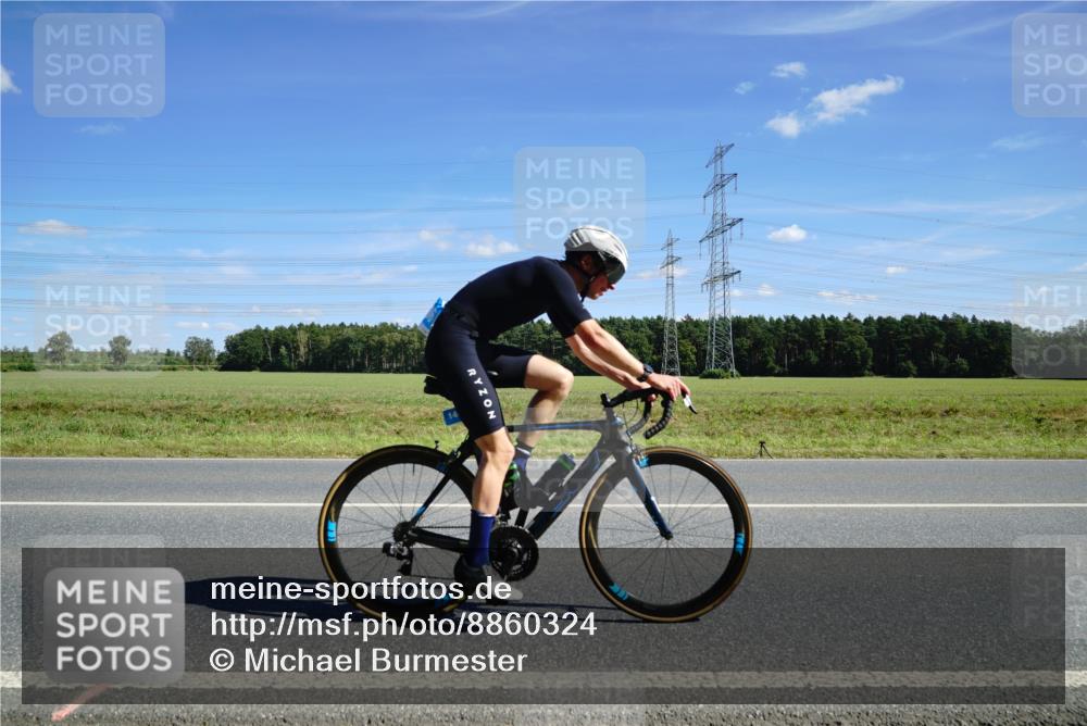 07.09.2025 - 19. Norderstedt Triathlon Michael Burmester http://msf.ph/oto/8860324 07.09.2025 13:49:44 Radfahren 369, 1016, 1406 meine-sportfotos.de