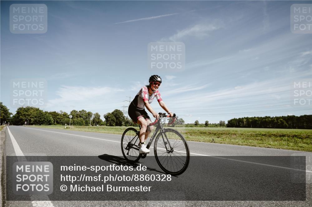 07.09.2025 - 19. Norderstedt Triathlon Michael Burmester http://msf.ph/oto/8860328 07.09.2025 12:54:13 Radfahren 1263 meine-sportfotos.de