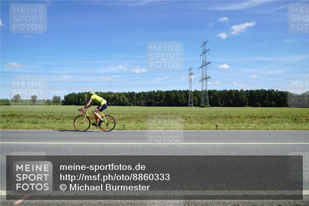 07.09.2025 - 19. Norderstedt Triathlon Michael Burmester http://msf.ph/oto/8860333 07.09.2025 13:49:48 Radfahren 1004, 1016 meine-sportfotos.de