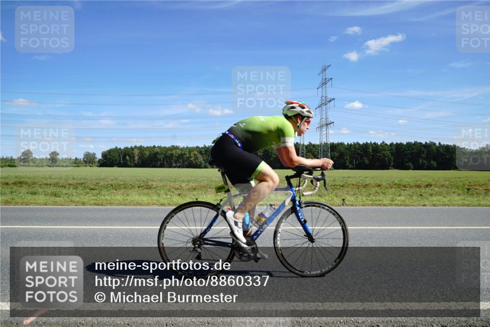 07.09.2025 - 19. Norderstedt Triathlon Michael Burmester http://msf.ph/oto/8860337 07.09.2025 13:49:50 Radfahren 1004 meine-sportfotos.de
