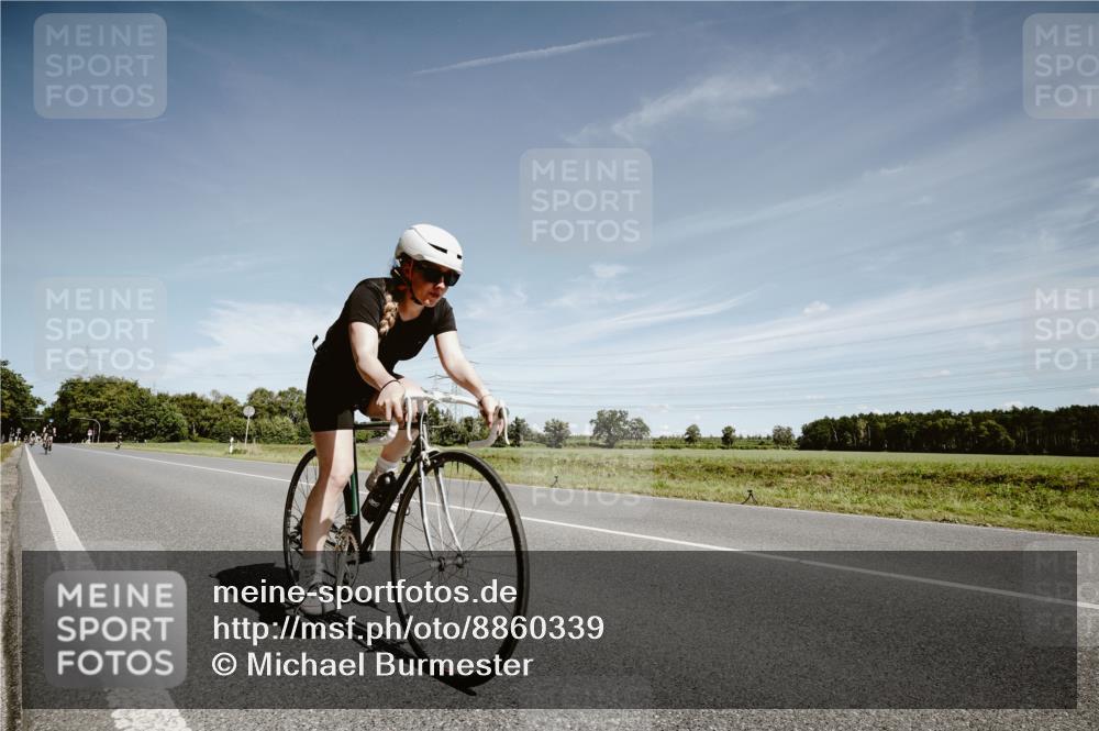 07.09.2025 - 19. Norderstedt Triathlon Michael Burmester http://msf.ph/oto/8860339 07.09.2025 12:54:39 Radfahren 842 meine-sportfotos.de