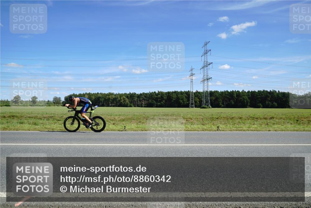 07.09.2025 - 19. Norderstedt Triathlon Michael Burmester http://msf.ph/oto/8860342 07.09.2025 13:49:53 Radfahren 908, 1004 meine-sportfotos.de