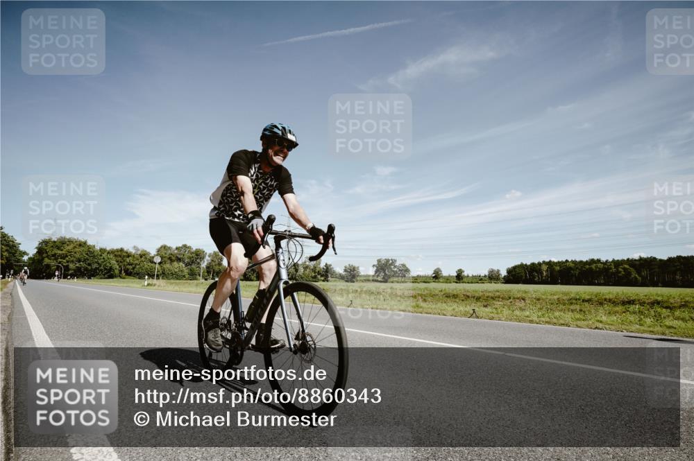 07.09.2025 - 19. Norderstedt Triathlon Michael Burmester http://msf.ph/oto/8860343 07.09.2025 12:54:44 Radfahren 230 meine-sportfotos.de