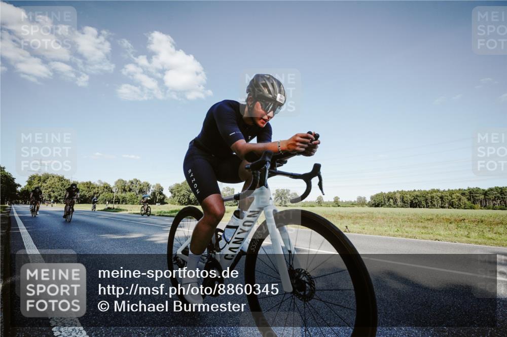 07.09.2025 - 19. Norderstedt Triathlon Michael Burmester http://msf.ph/oto/8860345 07.09.2025 15:52:17 Radfahren 487, 499, 509, 942, 1092, 1097, 1464 meine-sportfotos.de