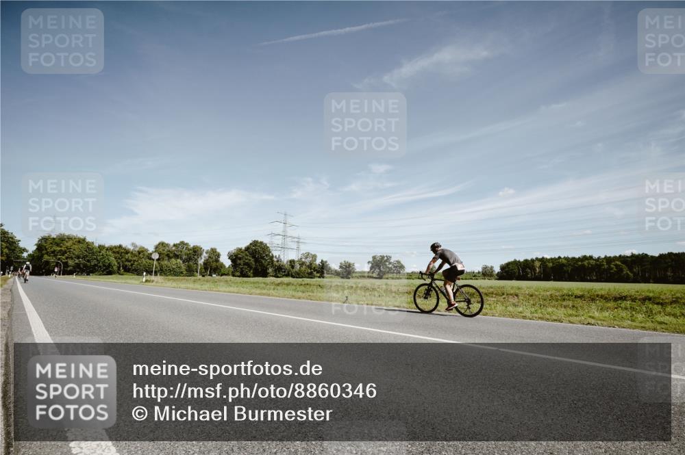 07.09.2025 - 19. Norderstedt Triathlon Michael Burmester http://msf.ph/oto/8860346 07.09.2025 12:54:44 Radfahren 230 meine-sportfotos.de