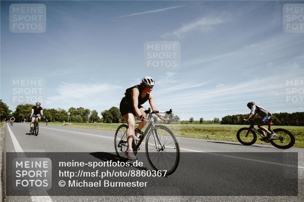 07.09.2025 - 19. Norderstedt Triathlon Michael Burmester http://msf.ph/oto/8860367 07.09.2025 12:55:06 Radfahren 735, 752 meine-sportfotos.de