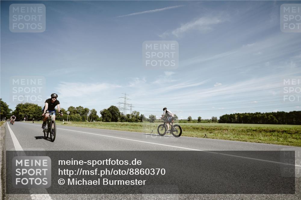 07.09.2025 - 19. Norderstedt Triathlon Michael Burmester http://msf.ph/oto/8860370 07.09.2025 12:55:07 Radfahren 735, 752 meine-sportfotos.de