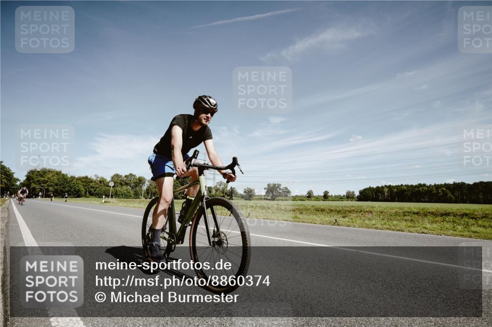 07.09.2025 - 19. Norderstedt Triathlon Michael Burmester http://msf.ph/oto/8860374 07.09.2025 12:55:07 Radfahren 735, 752 meine-sportfotos.de