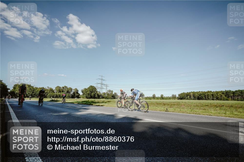 07.09.2025 - 19. Norderstedt Triathlon Michael Burmester http://msf.ph/oto/8860376 07.09.2025 15:52:28 Radfahren 924, 951, 1479 meine-sportfotos.de