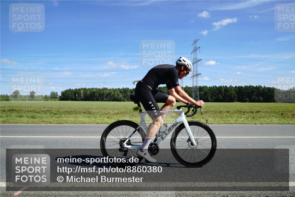 07.09.2025 - 19. Norderstedt Triathlon Michael Burmester http://msf.ph/oto/8860380 07.09.2025 13:50:25 Radfahren 1025 meine-sportfotos.de