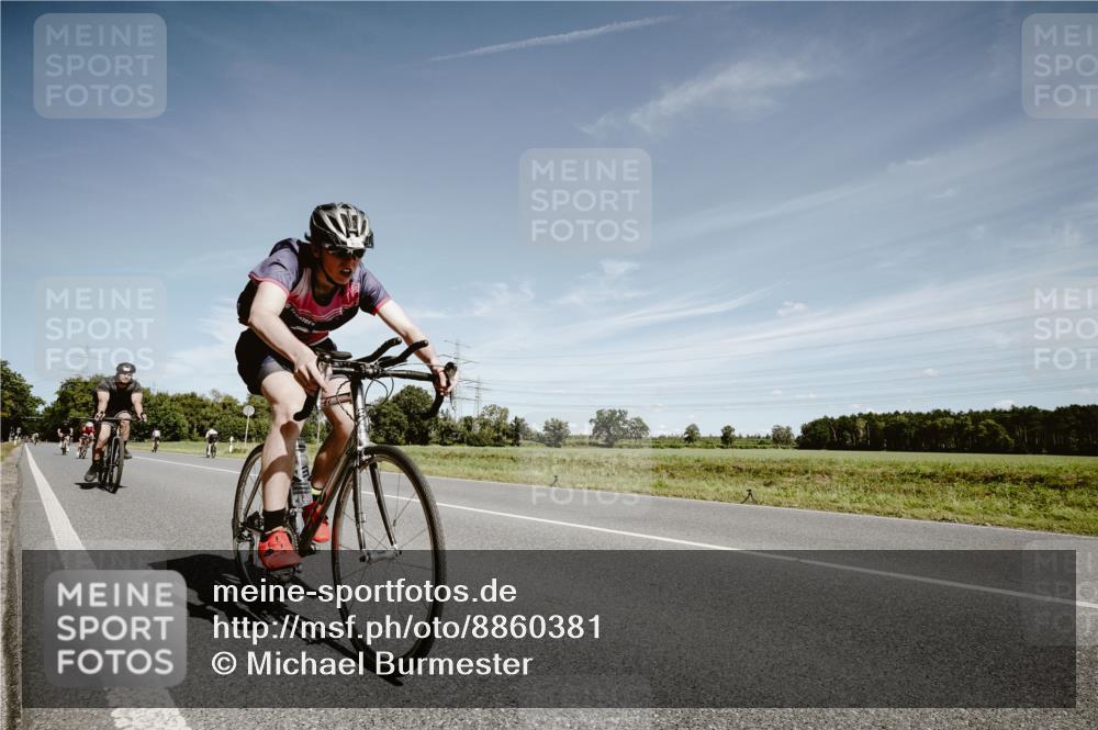07.09.2025 - 19. Norderstedt Triathlon Michael Burmester http://msf.ph/oto/8860381 07.09.2025 12:55:11 Radfahren 295, 320, 804, 1328 meine-sportfotos.de
