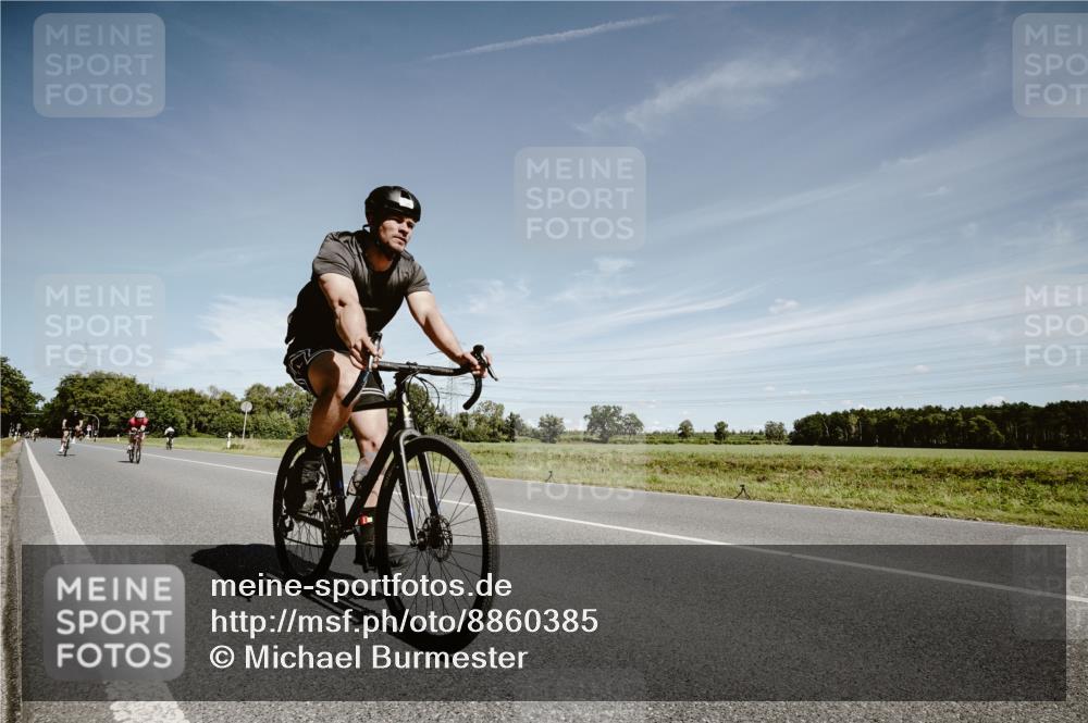 07.09.2025 - 19. Norderstedt Triathlon Michael Burmester http://msf.ph/oto/8860385 07.09.2025 12:55:12 Radfahren 295, 320, 804, 1328 meine-sportfotos.de
