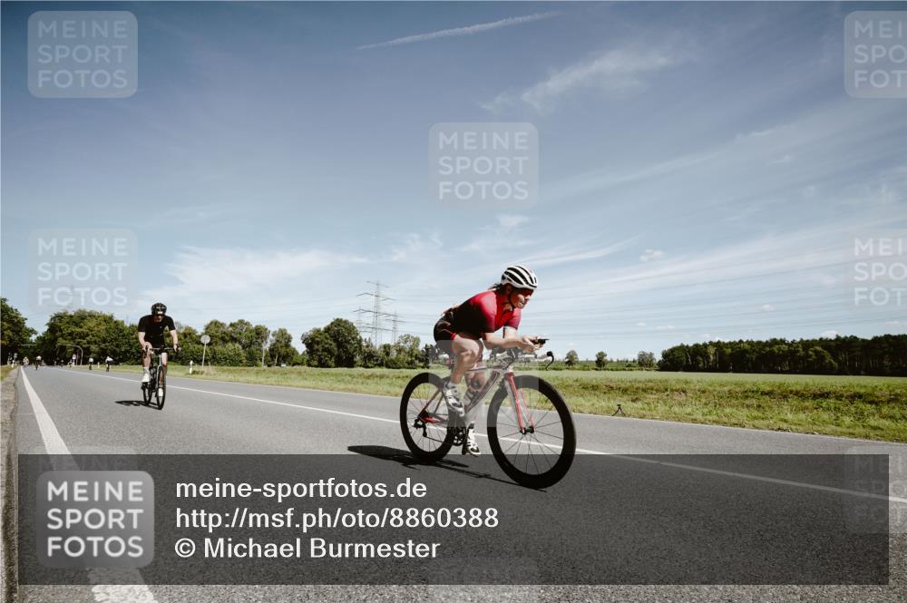 07.09.2025 - 19. Norderstedt Triathlon Michael Burmester http://msf.ph/oto/8860388 07.09.2025 12:55:14 Radfahren 295, 320, 804, 1328 meine-sportfotos.de