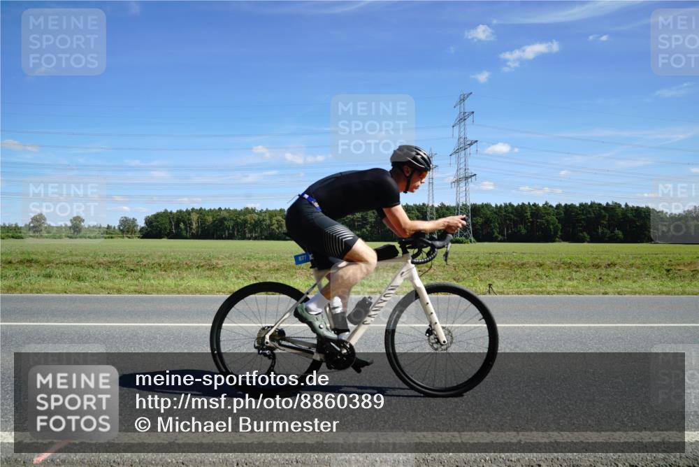 07.09.2025 - 19. Norderstedt Triathlon Michael Burmester http://msf.ph/oto/8860389 07.09.2025 13:50:30 Radfahren 877 meine-sportfotos.de