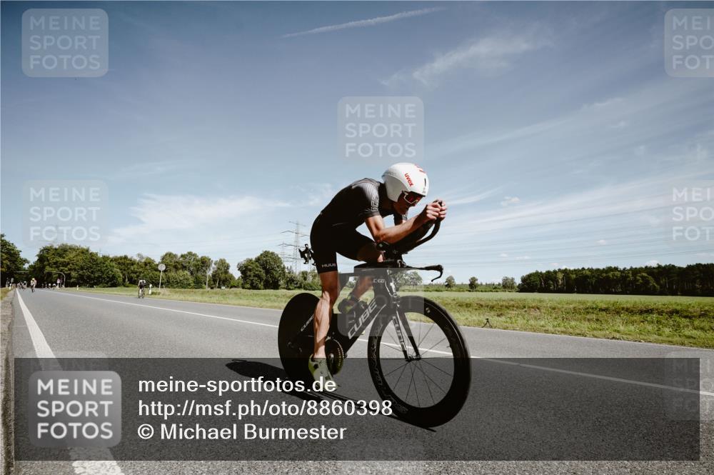 07.09.2025 - 19. Norderstedt Triathlon Michael Burmester http://msf.ph/oto/8860398 07.09.2025 12:55:19 Radfahren 209 meine-sportfotos.de