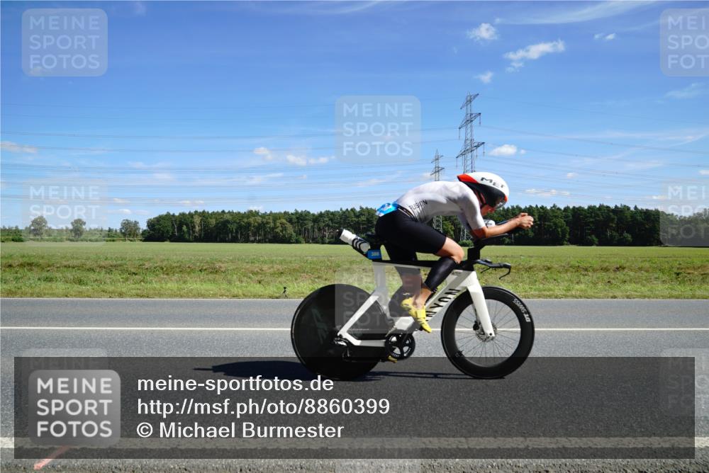 07.09.2025 - 19. Norderstedt Triathlon Michael Burmester http://msf.ph/oto/8860399 07.09.2025 13:50:36 Radfahren 388, 1032, 1471 meine-sportfotos.de