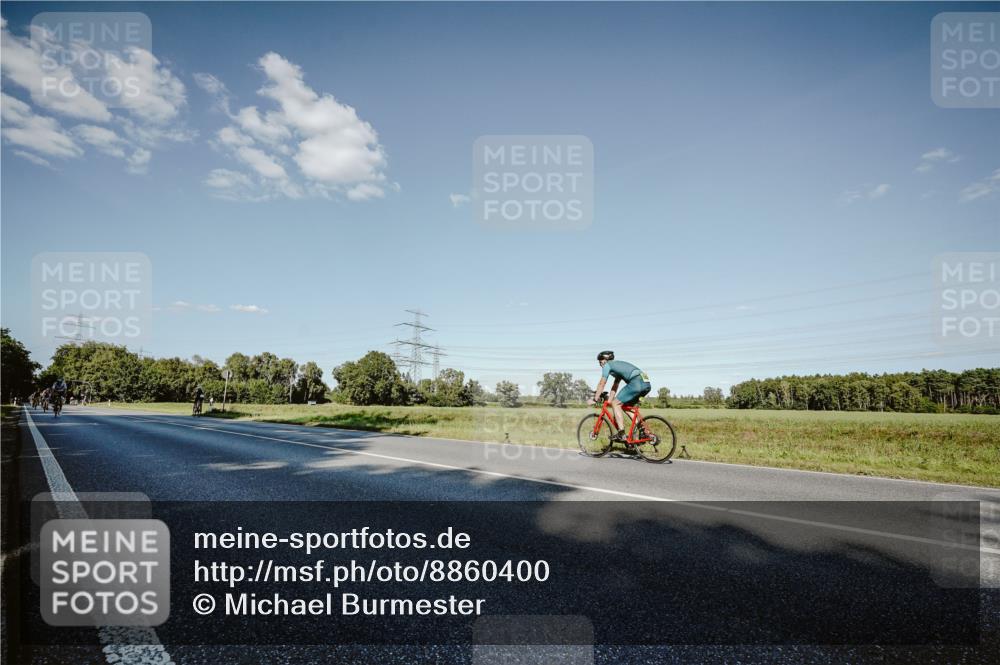 07.09.2025 - 19. Norderstedt Triathlon Michael Burmester http://msf.ph/oto/8860400 07.09.2025 15:52:41 Radfahren 376 meine-sportfotos.de