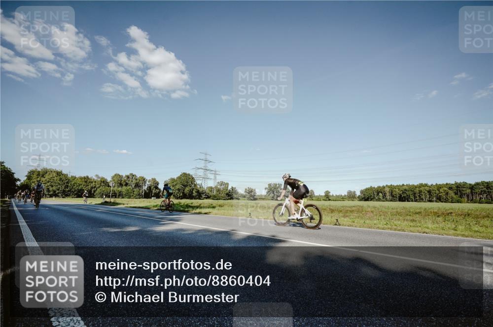 07.09.2025 - 19. Norderstedt Triathlon Michael Burmester http://msf.ph/oto/8860404 07.09.2025 15:52:42 Radfahren 376, 520, 1056 meine-sportfotos.de