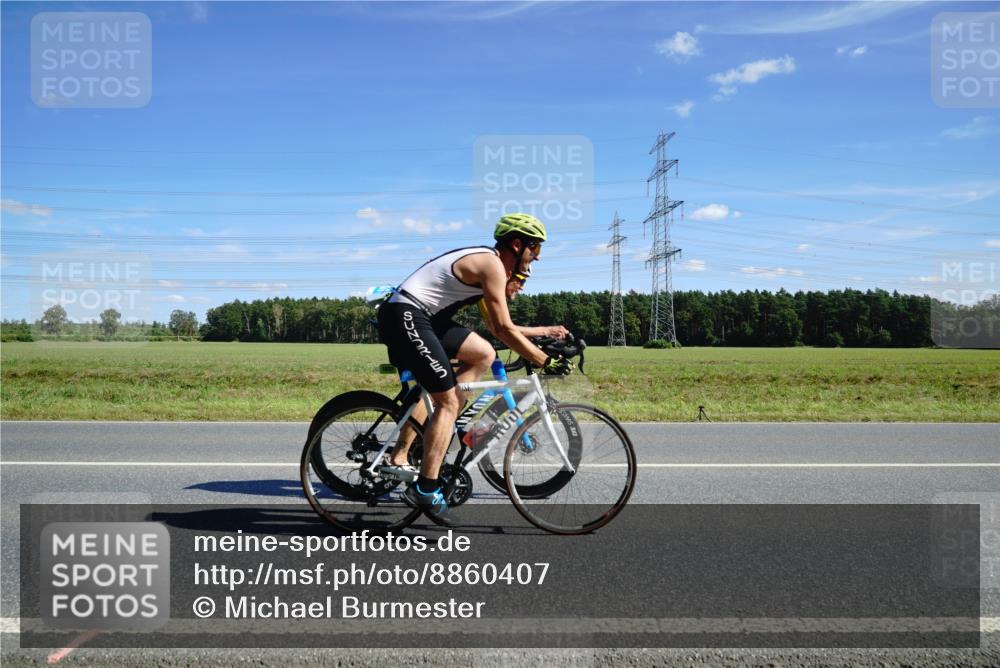 07.09.2025 - 19. Norderstedt Triathlon Michael Burmester http://msf.ph/oto/8860407 07.09.2025 13:50:39 Radfahren 388, 1032, 1471 meine-sportfotos.de