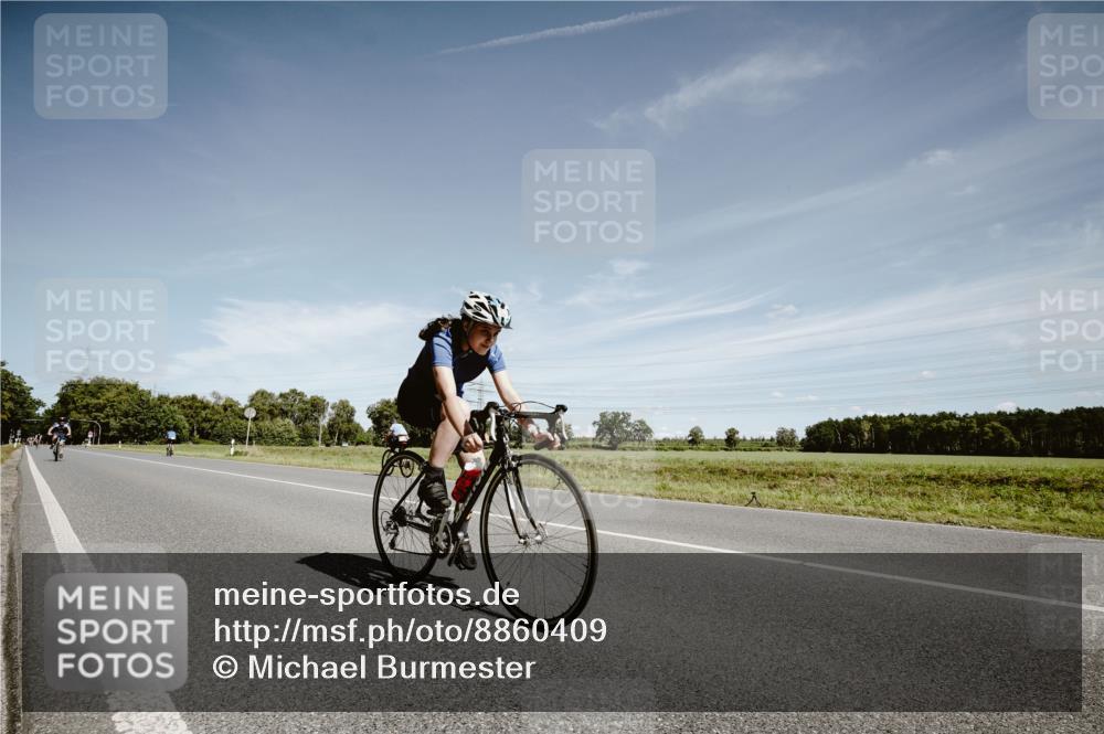07.09.2025 - 19. Norderstedt Triathlon Michael Burmester http://msf.ph/oto/8860409 07.09.2025 12:55:29 Radfahren 332, 359, 1376 meine-sportfotos.de