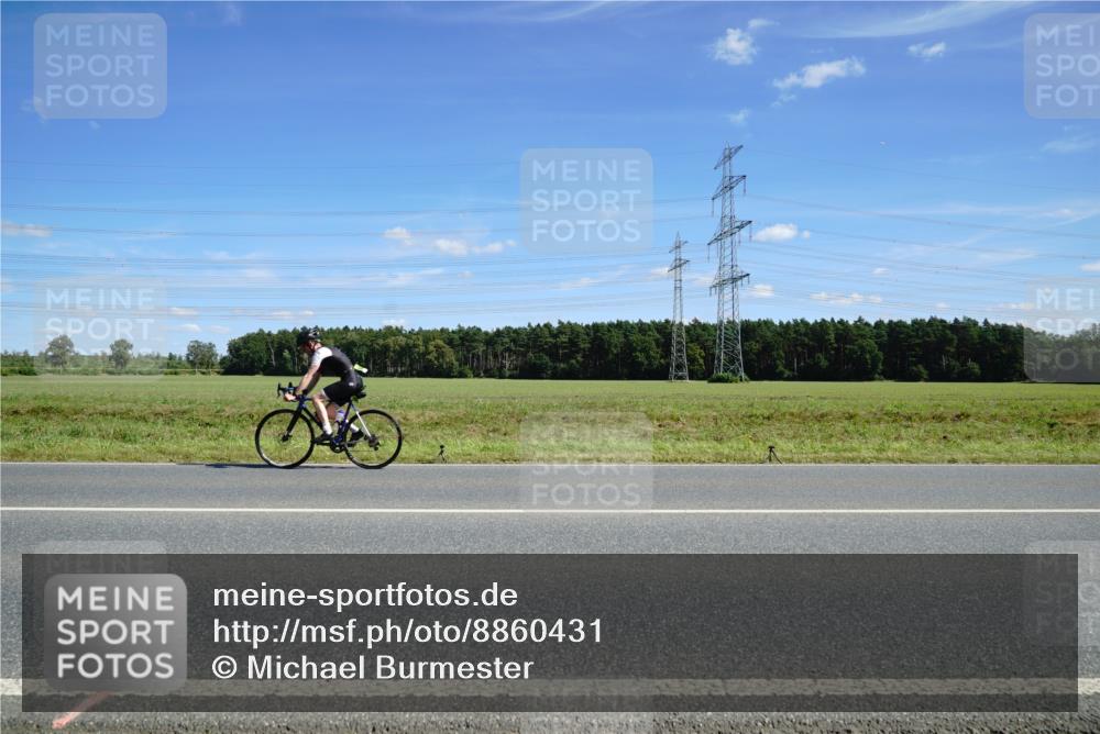07.09.2025 - 19. Norderstedt Triathlon Michael Burmester http://msf.ph/oto/8860431 07.09.2025 13:50:53 Radfahren 428 meine-sportfotos.de