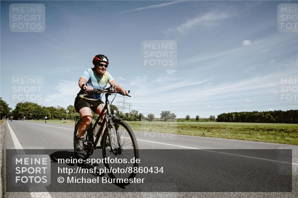 07.09.2025 - 19. Norderstedt Triathlon Michael Burmester http://msf.ph/oto/8860434 07.09.2025 12:55:45 Radfahren 262, 1353 meine-sportfotos.de