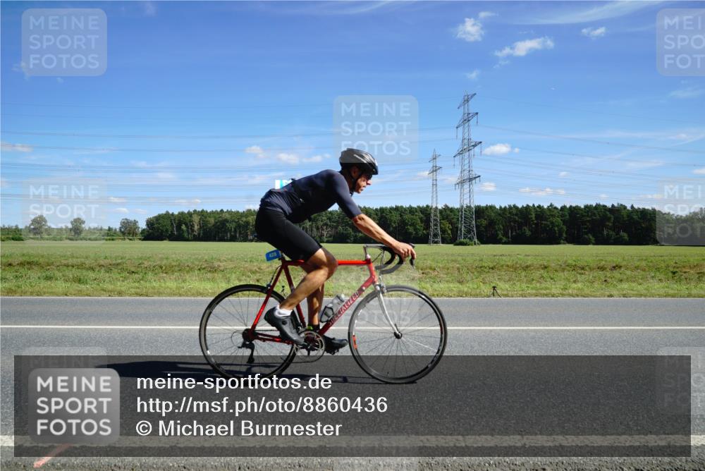 07.09.2025 - 19. Norderstedt Triathlon Michael Burmester http://msf.ph/oto/8860436 07.09.2025 13:50:54 Radfahren 428 meine-sportfotos.de