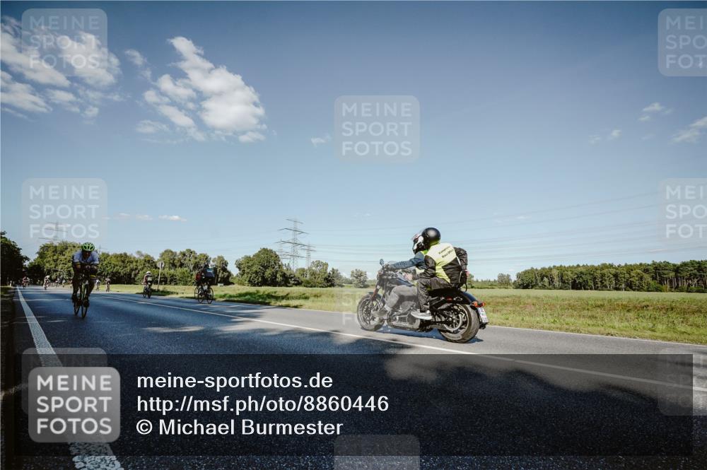 07.09.2025 - 19. Norderstedt Triathlon Michael Burmester http://msf.ph/oto/8860446 07.09.2025 15:52:52 Radfahren 956, 1433, 1586 meine-sportfotos.de