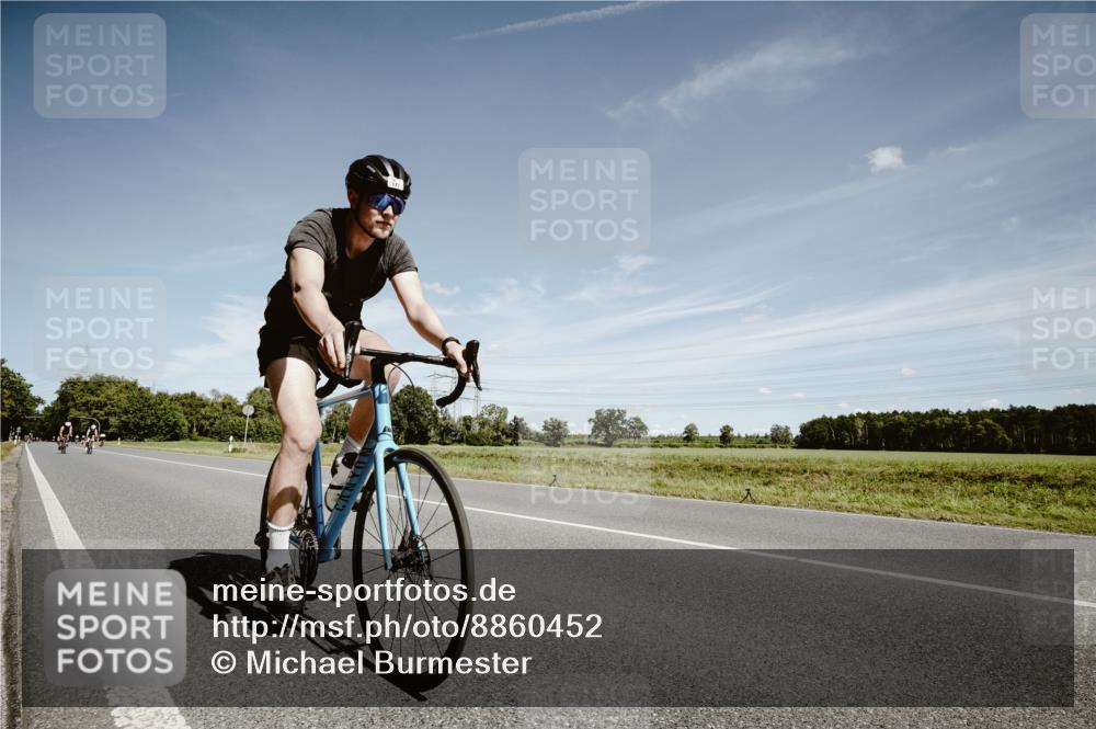 07.09.2025 - 19. Norderstedt Triathlon Michael Burmester http://msf.ph/oto/8860452 07.09.2025 12:55:57 Radfahren 177, 707 meine-sportfotos.de