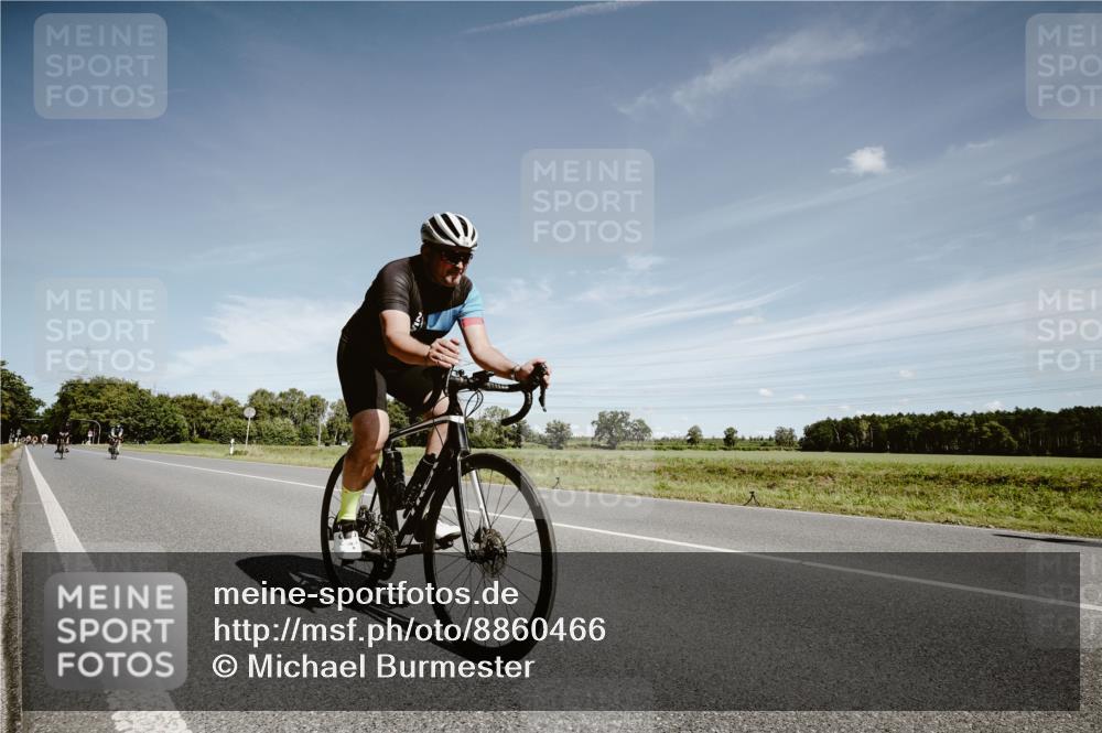 07.09.2025 - 19. Norderstedt Triathlon Michael Burmester http://msf.ph/oto/8860466 07.09.2025 12:56:12 Radfahren 171, 336, 337 meine-sportfotos.de